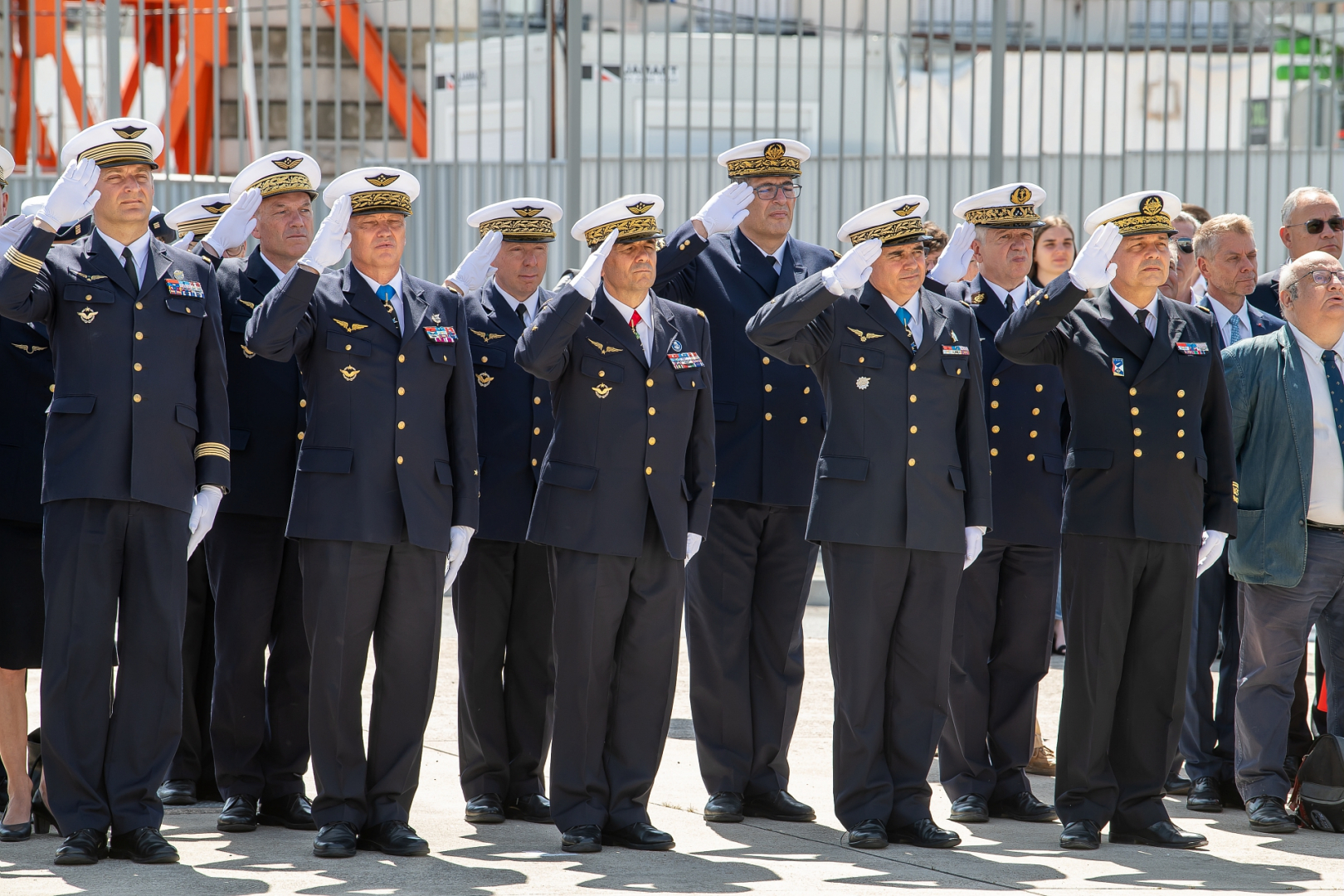 Officiers généraux et civils présents lors de l'inauguration du Mémorial des Aviateurs