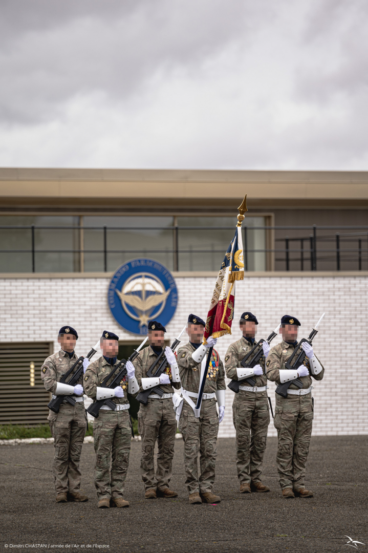 Militaires lors de la cérémonie d'inauguration du bâtiment « Parker »