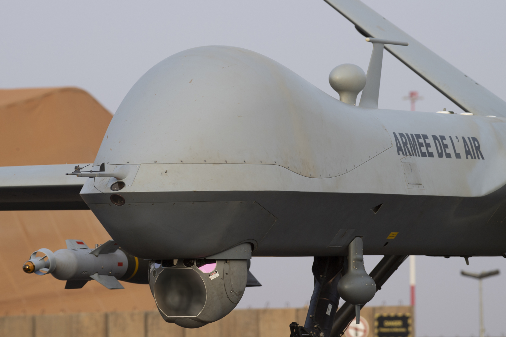 Un drone Reaper et sa boule optronique, vecteur du renseignement aérien