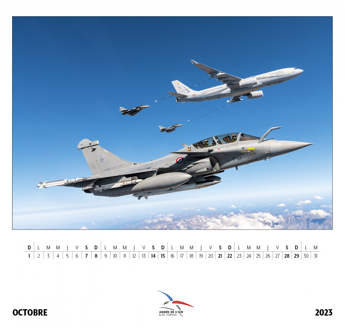 Page du mois d'octobre du calendrier 2023 de l'armée de l'Air et de de l'Espace