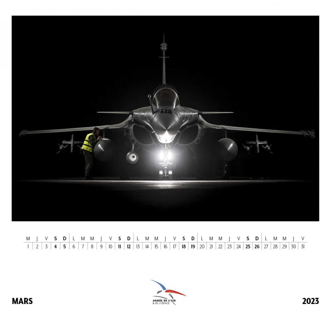 Page du mois de mars du calendrier 2023 de l'armée de l'Air et de de l'Espace