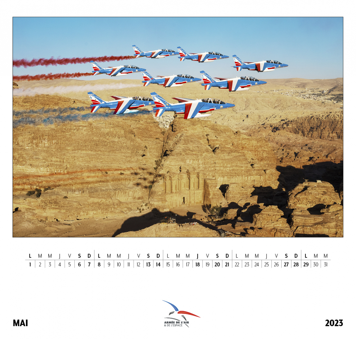 Page du mois de mai du calendrier 2023 de l'armée de l'Air et de de l'Espace
