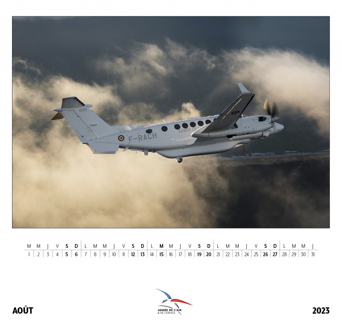 Page du mois d'août du calendrier 2023 de l'armée de l'Air et de de l'Espace