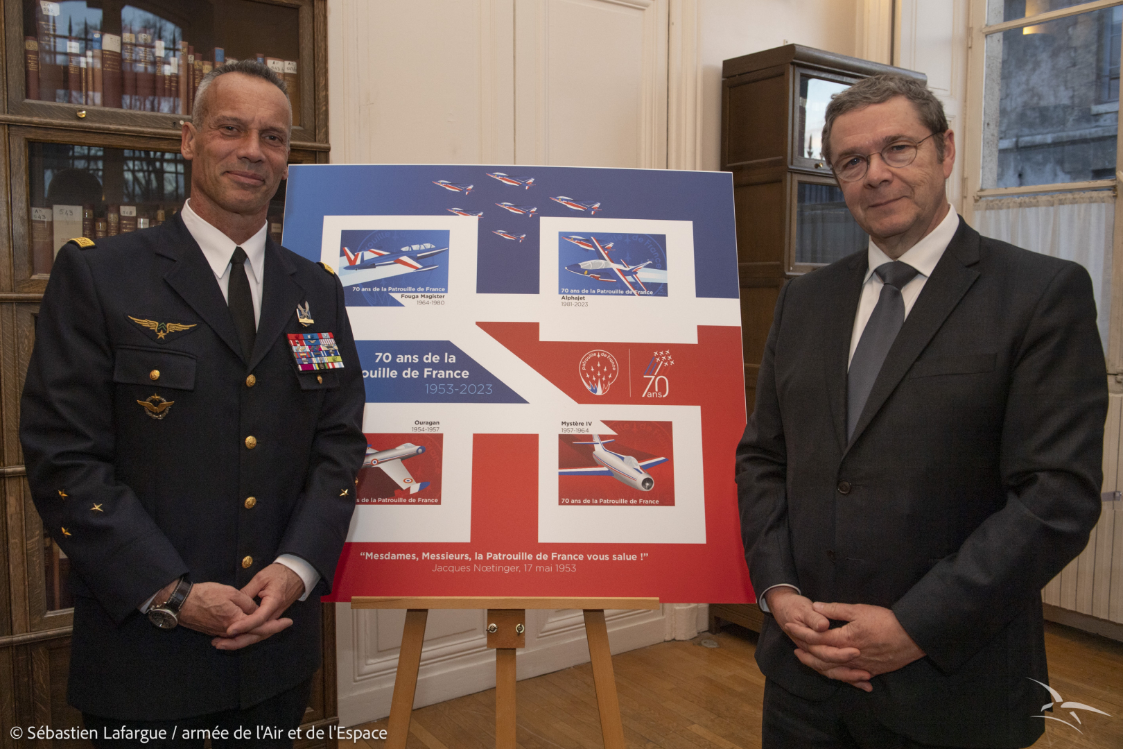 Le GDA Stéphane Dupont et Yannick Imbert lors de la cérémonie de dévoilement de l'édition collector de timbres à l'occasion des 70 ans de la PAF