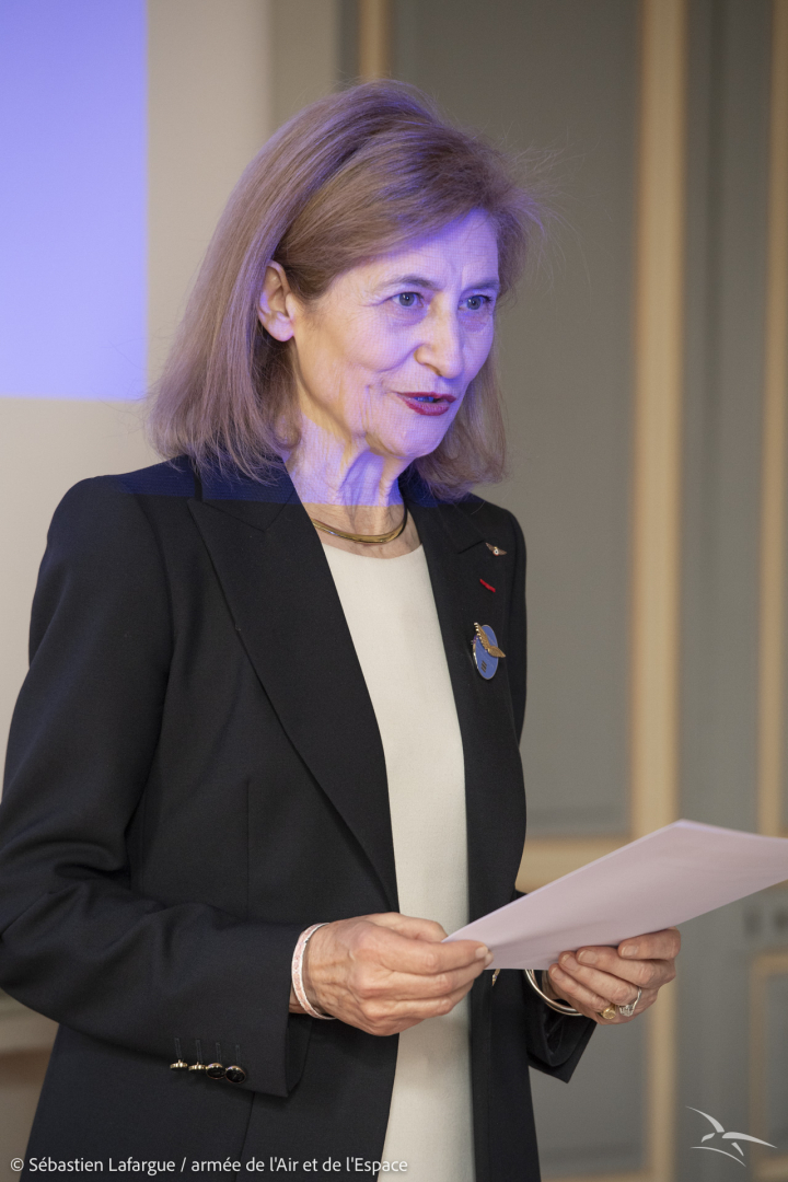 Mme Ferronnière, vice-présidente de l'association ANORAAE, lors de son discours réalisé dans le cadre du concours "Anoraa"