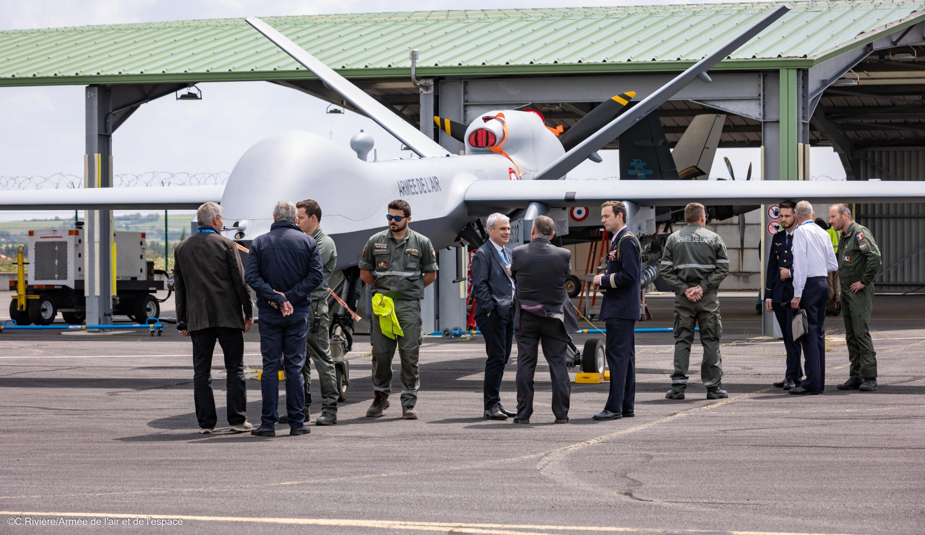 Le drone Reaper exposé sur la BA 709 à l'occasion des 80 ans de l'escadron de reconnaissance 2/33 "Savoie"