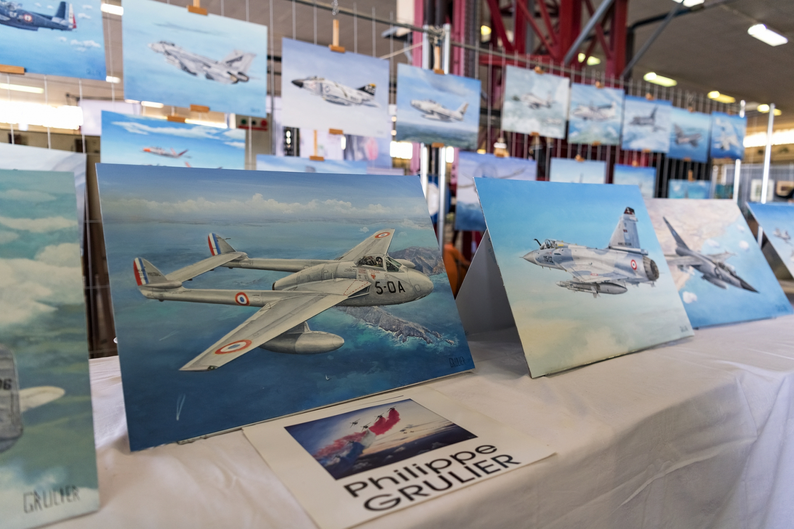 Exposition de peintures d'aéronefs de l'AAE 