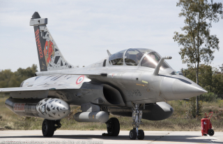 Le Rafale de l'escadron de chasse 1/30 "Cote d'Argent" peint à l'occasion du Nato Tiger Meet 2022