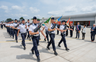 militaires participant à la cérémonie pour le 80e anniversaire du Neu-Neu