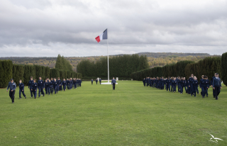 cérémonie à Verdun : les EAJ autour du drapeau