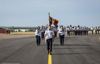 Défilé des troupes de la base aérienne de Cognac à pied 