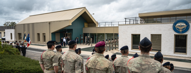 Inauguration du bâtiment « Parker » par le GBA Sutter, avec des militaires présents