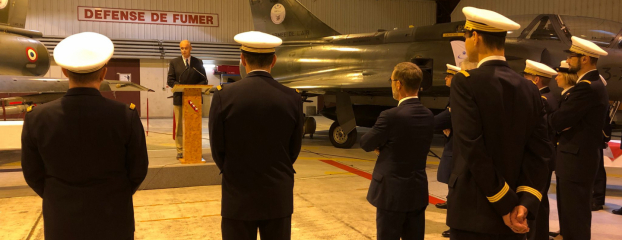 Inauguration du pôle de formation Mirage 2000 dans le hangar, devant les Mirage, sur la BA 133.