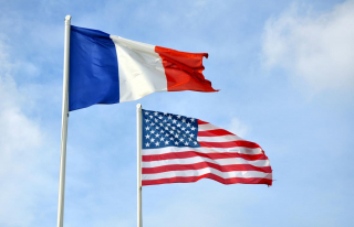 Un drapeau français et un drapeau américain
