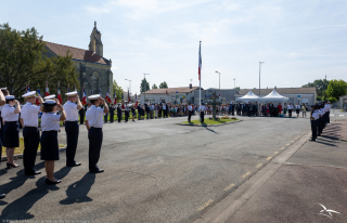 La cérémonie en hommage au général de Gaulle se déroule dans la ville de Mérignac, avec les Aviateurs de la base éponyme