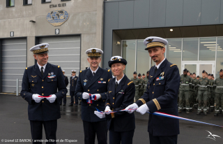 , le général de brigade aérienne Fabrice Feola ainsi que le colonel Jean-François Déplanche inaugurant la nouvelle escale de la BA 123