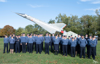 Photo des présidents des officiers de l’armée de l’Air et de l’Espace sur la base aérienne d'Avord. 