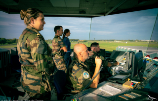 Tour de contrôle de base aérienne 107. 